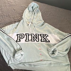 🌸🌸NWT PINK Large cropped hoodie🌸🌸